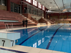 Bazén čeká na zahájení rekonstrukce. Většina zaměstnanců končí, plavci ještě využívají pětadvacítku