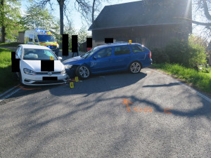 Kvůli vysoké rychlosti nezvládl projet zatáčkou a naboural do autoškoly