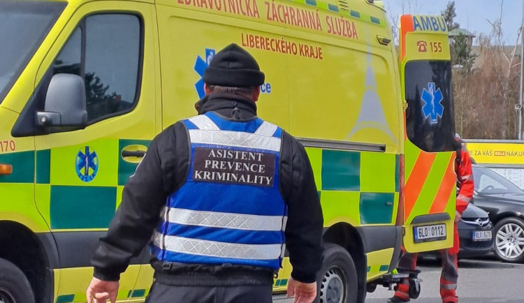 Asistenti prevence kriminality pomáhají lidem v nesnázích různými způsoby.