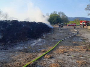 Hasiči lezli na Paličník, hasili les i dům. Den i noc byly extrémně rušné