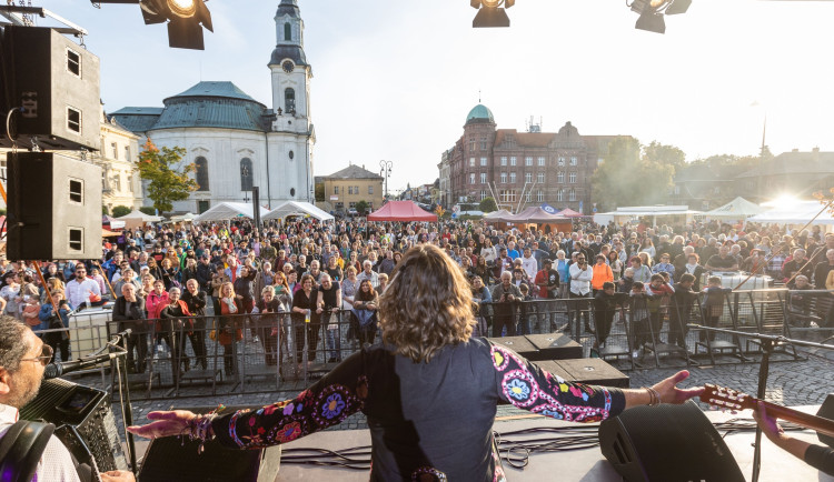 Mezinárodní sklářské sympozium v Novém Boru nabízí pestrý program.