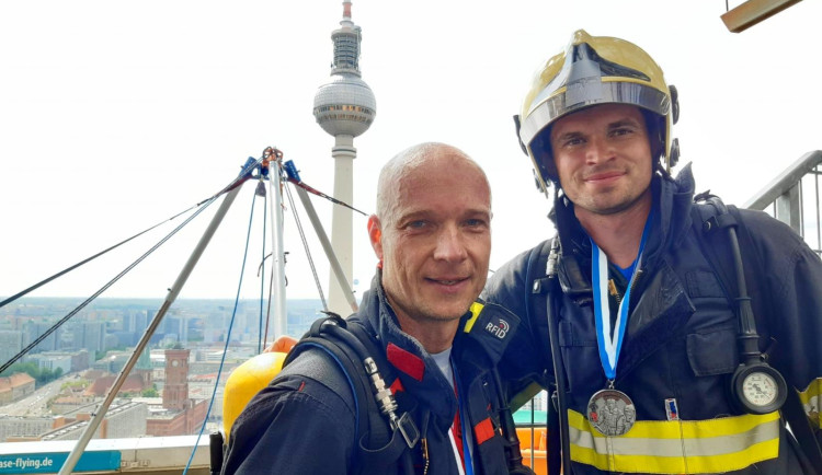 Jablonečtí profesionální hasiči přivezli z nejtěžšího závodu v Evropě zlato