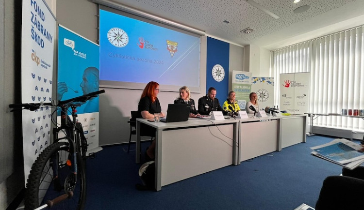 Projekt Na kole jen s přilbou letos rozšíří  komunikační kampaň směrem k rodinám