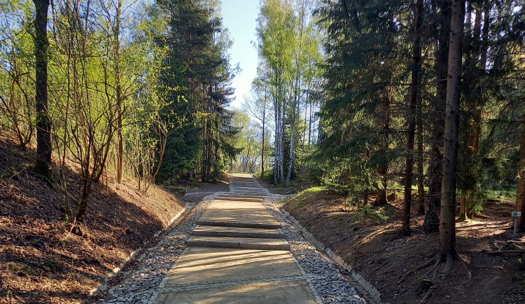 Obnovené cesty v Srnčím dole.