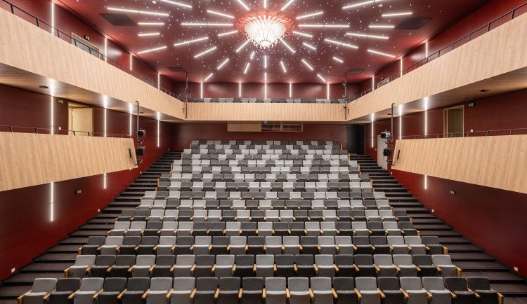 Stavbou roku v Libereckém kraji je Jiráskovo divadlo v České Lípě