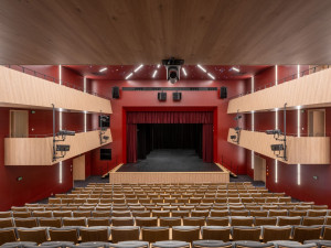 Stavbou roku v Libereckém kraji je Jiráskovo divadlo v České Lípě