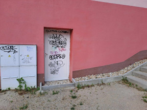 Lidé v Rychtářské se stále nedočkali dotažení úprav na sídlišti