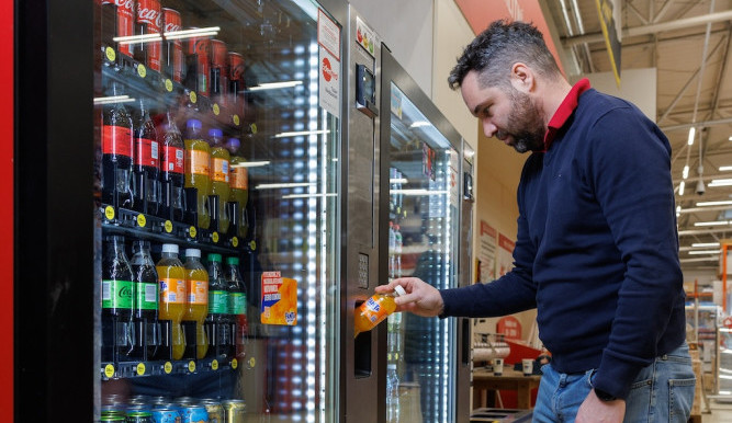 Nový průzkum v Libereckém kraji. Zákazníci preferují bezhotovostní platby i v nápojových automatech