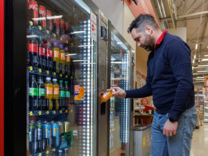 Nový průzkum v Libereckém kraji. Zákazníci preferují bezhotovostní platby i v nápojových automatech