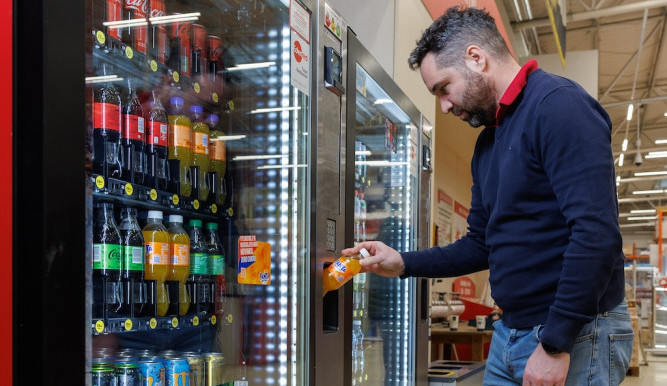 Nový průzkum v Libereckém kraji. Zákazníci preferují bezhotovostní platby i v nápojových automatech