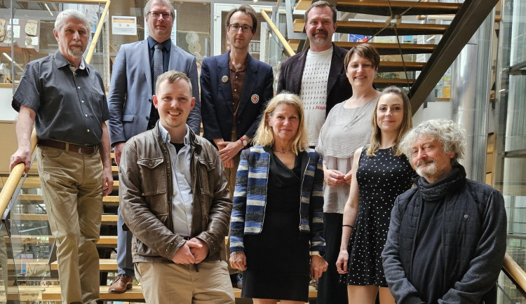 Ocenění autoři či zástupci institucí.