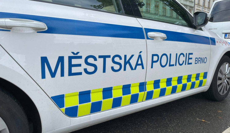 Opilý řidič se rozhodl navštívit benzinku. K jeho smůle tam byli i strážníci