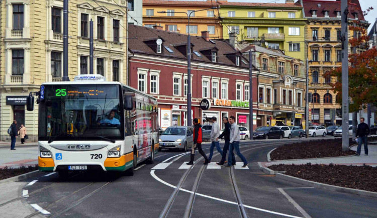 Lidí v liberecké MHD bylo loni skoro jako před covidem, vyšší jsou ale náklady