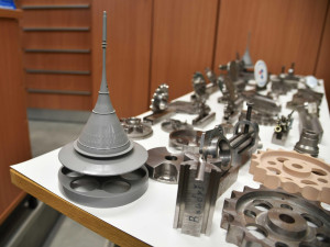 Střední dopravní a stavební škola má nové centrum pro obrábění a vstřikování plastů