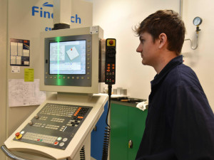 Střední dopravní a stavební škola má nové centrum pro obrábění a vstřikování plastů