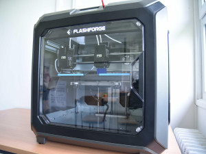 Střední dopravní a stavební škola má nové centrum pro obrábění a vstřikování plastů