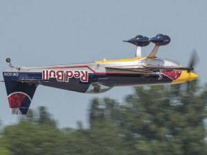 Aviatická pouť nabídne gripeny, akrobacii nebo vzácná historická letadla. Přiletí i skokan z vesmíru Felix Baumgartner.