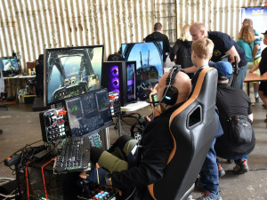 Aviatická pouť nabídne gripeny, akrobacii nebo vzácná historická letadla. Přiletí i skokan z vesmíru Felix Baumgartner.