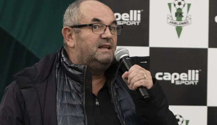 Vrchní soud znovu zrušil rozsudek v kauze sportovních dotací. Případ bývalého šéfa českého fotbalu Pelty se tak bude projednávat potřetí