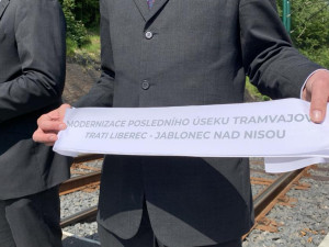 Ať slouží dalších osmdesát let. Modernizace trati mezi Libercem a Jabloncem byla slavnostně ukončena