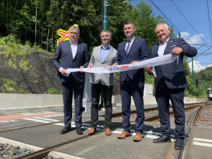 Ať slouží dalších osmdesát let. Modernizace trati mezi Libercem a Jabloncem byla slavnostně ukončena