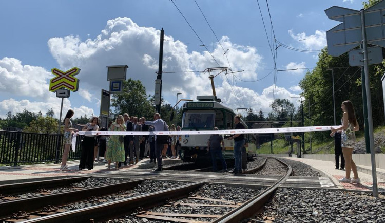 Ať slouží dalších osmdesát let. Modernizace trati mezi Libercem a Jabloncem byla slavnostně ukončena