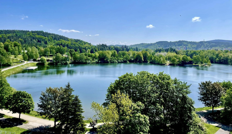 Tajvan na jablonecké přehradě.