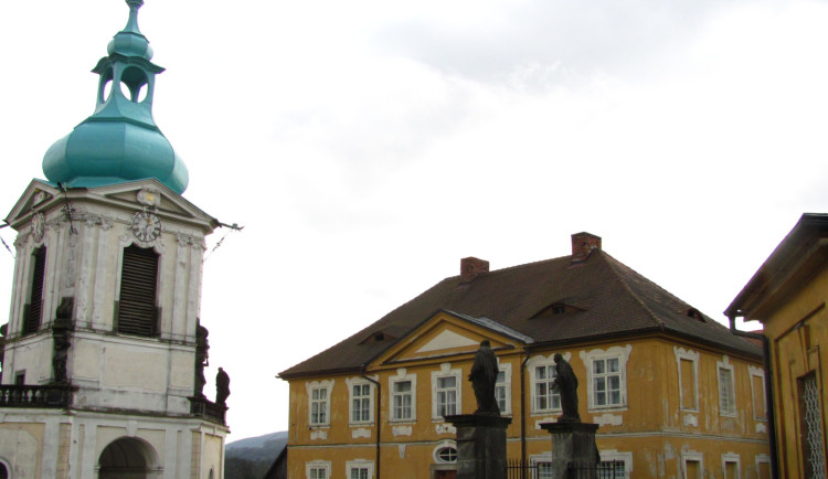 Horní Polici a obnovu zdejší památky podpořil i kraj.