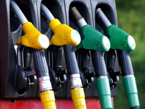 Paliva v Libereckém kraji dál zlevňují, litr benzinu je pod 38 korunami