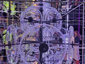 Interiér Cosmosu ukrývá nejen sklo, ale i mimořádně působivé efekty.