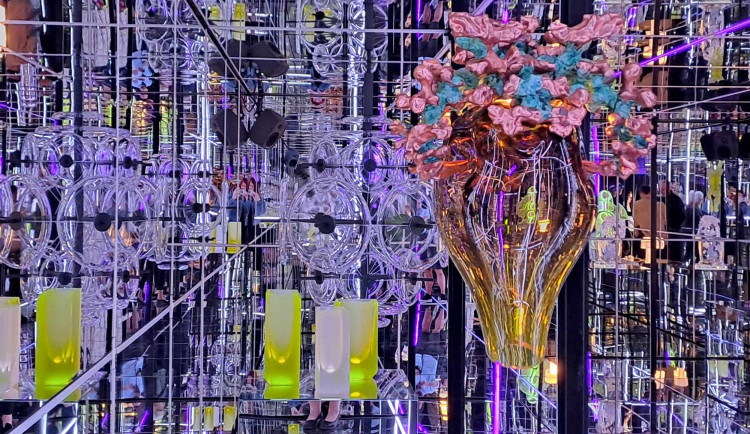 Interiér Cosmosu ukrývá nejen sklo, ale i mimořádně působivé efekty.