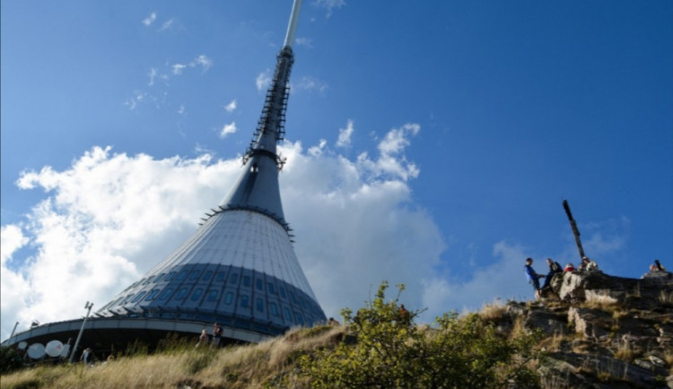 Liberecký kraj chce koupit hotel s vysílačem na Ještědu. Mohl by čerpat peníze na obnovu