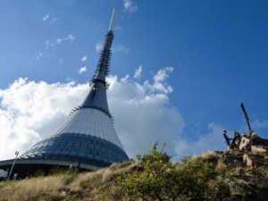 Liberecký kraj chce koupit hotel s vysílačem na Ještědu. Mohl by čerpat peníze na obnovu