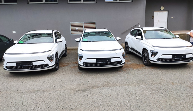 Liberecký kraj pořídil dalších 16 elektromobilů pro své organizace za necelých 15 milionů