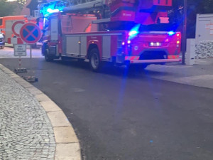 Požár v Liberci. Hořelo v areálu bývalých skokanských můstků nedaleko Masarykovy ulice