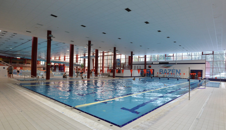 Liberecký bazén dočasně otevře část areálu veřejnosti. V tomto režimu bude bazén přístupný do konce srpna