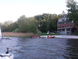 Kvalita vody v Máchově jezeře se o stupeň zlepšila, není nevhodná ke koupání