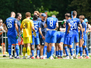 Kania v přímém přenosu okomentoval posilování i dresy. Na Slavii chce mít vyprodáno