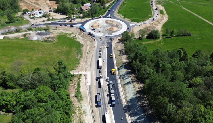 Na rušném úseku silnice I/9 mezi Svorem a Novým Borem skončí dopravní omezení