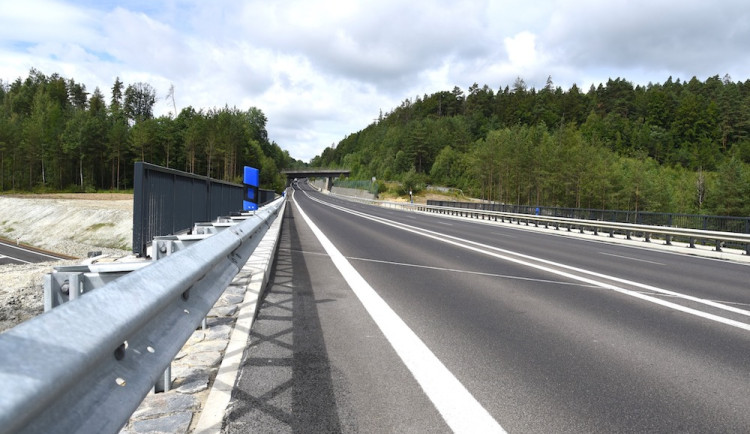ŘSD otevřelo dokončený čtyřpruh na silnici I/9 mezi Svorem a Novým Borem