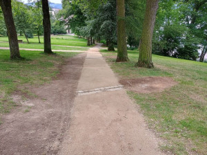 Město Liberec obnovuje povrchy cest ve svých parcích