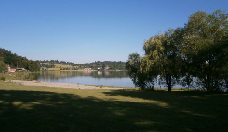 Na Plumlově pozor, voda v přehradě je nevhodná ke koupání. Poděbrady jsou v pořádku