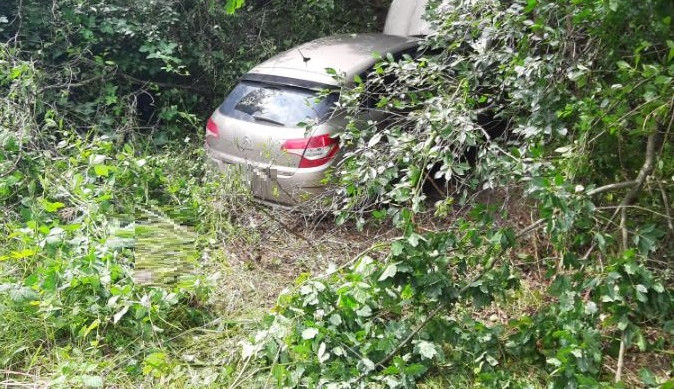 Muž popil alkohol a sedl za volant. Na Třebíčsku boural, spolujezdkyně skončila v nemocnici