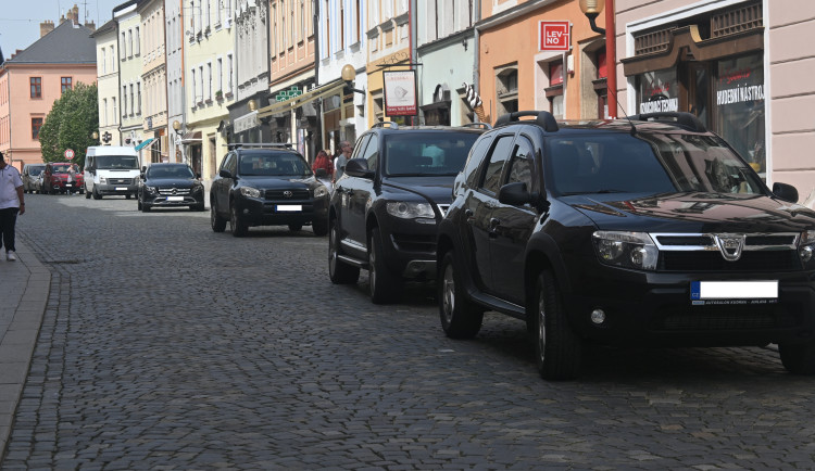 Anarchii v pěší zóně možná budou muset opět zkrotit pevné zábrany, varoval magistrát