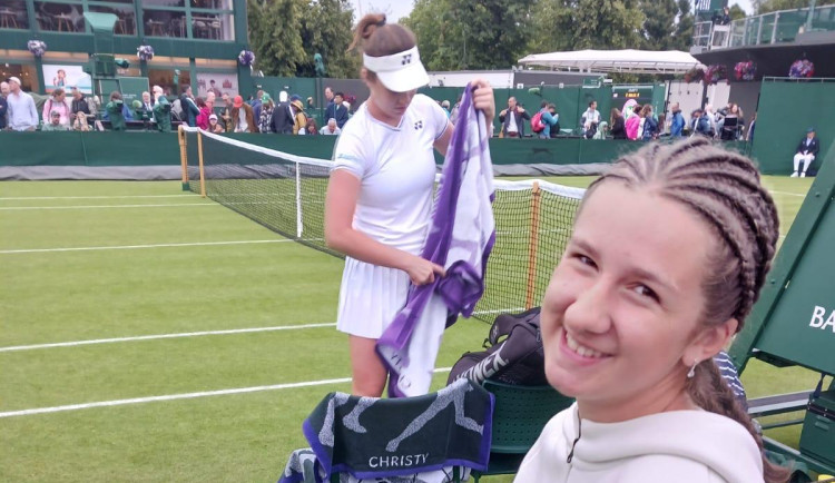 Malí vítězové Race to Wimbledon se podívali na slavný turnaj. Sledovali zápasy svých idolů