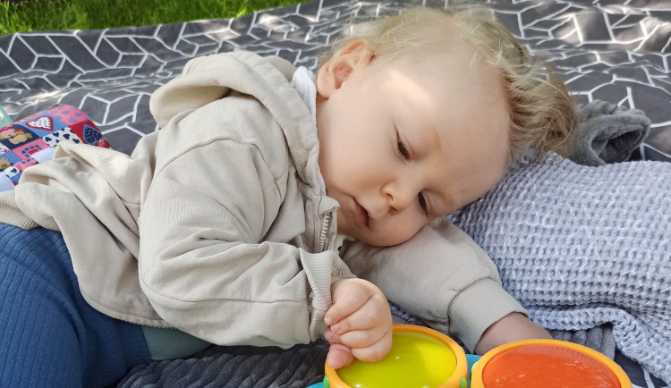 Vilík trpí vzácnou nemocí, pomůže mu jen léčba za dvacet milionů. Lidé přispívají ve sbírce