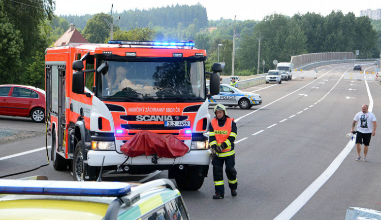 Tragická nehoda v Šenově. Po střetu se dvěma auty zemřel motorkář