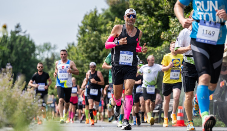 Letní běžecká pohoda. Vyprodaný závod ČEZ RunTour v Olomouci si užily olympioničky i celé rodiny s dětmi