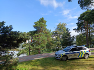 Pyrotechnik uzavřel hlavní pláž na Mácháči, brigádníci od šlapadel tam našli granát