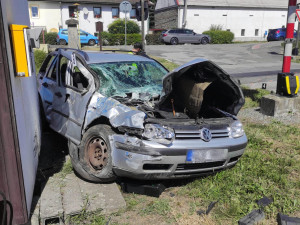 Řidička nerespektovala červenou na přejezdu, vjela přímo před vlak